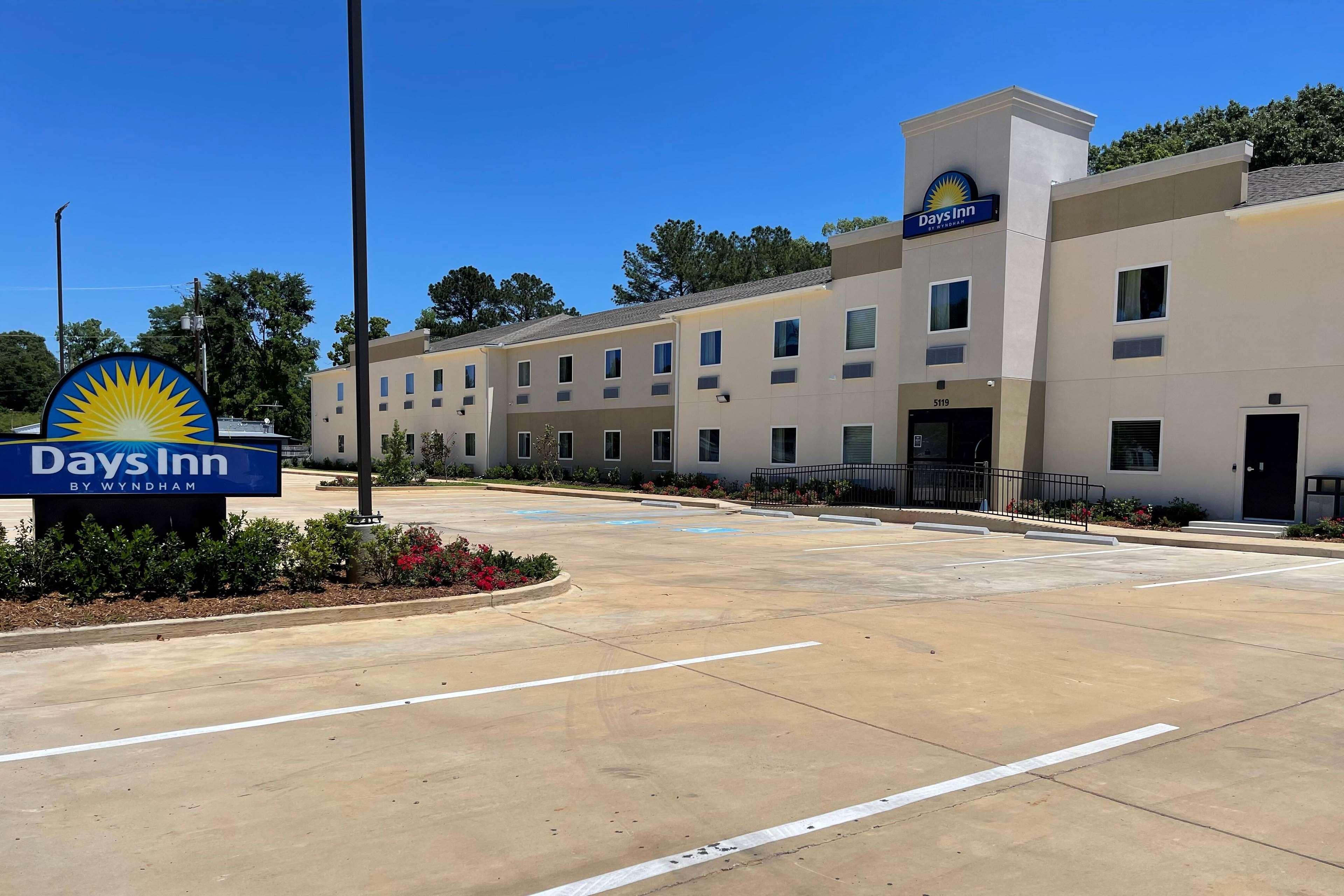 Days Inn By Wyndham Zachary La Exterior photo